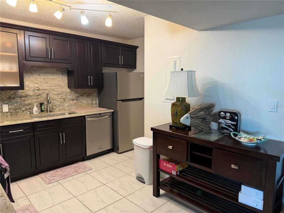 出租: $4,500 (2 贝兹, 2 浴室, 1300 平方英尺)