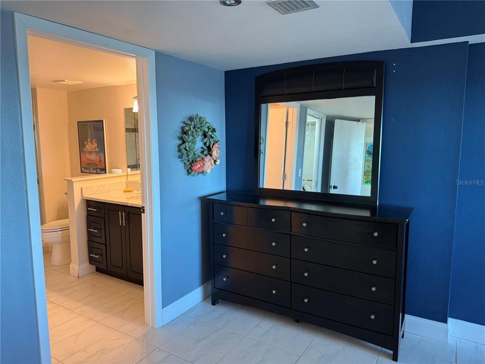 出租: $4,500 (2 贝兹, 2 浴室, 1300 平方英尺)