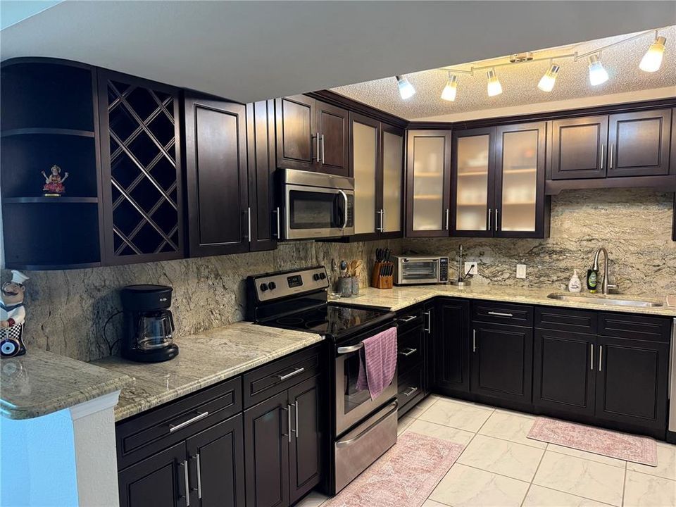 出租: $4,500 (2 贝兹, 2 浴室, 1300 平方英尺)