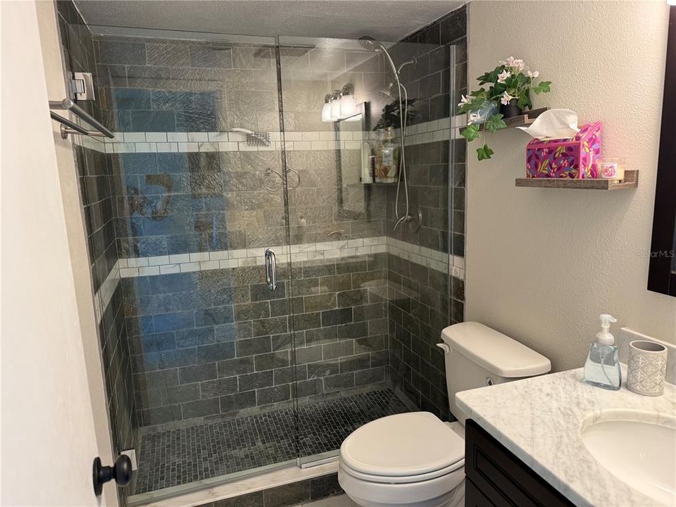 出租: $4,500 (2 贝兹, 2 浴室, 1300 平方英尺)