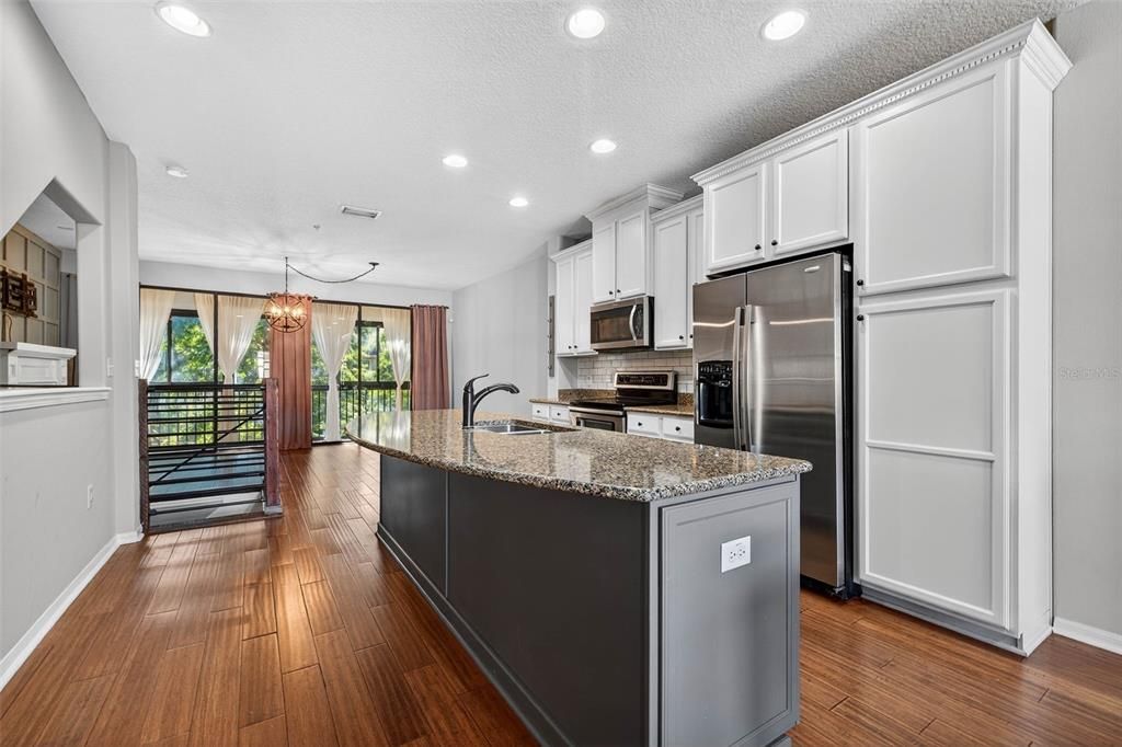 For Sale: $379,000 (2 beds, 2 baths, 1724 Square Feet)