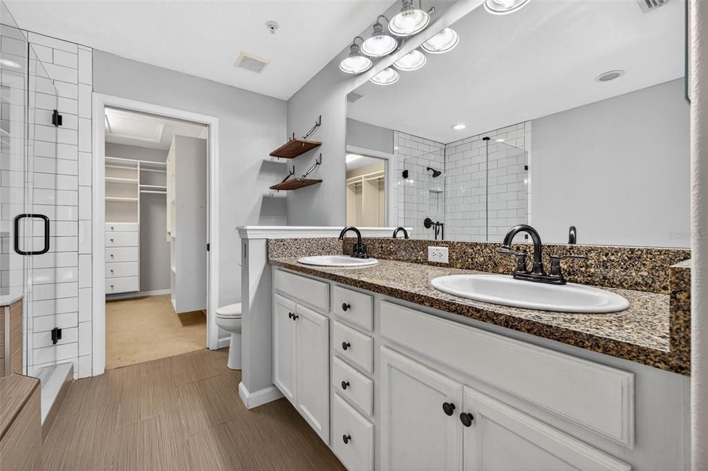 For Sale: $379,000 (2 beds, 2 baths, 1724 Square Feet)