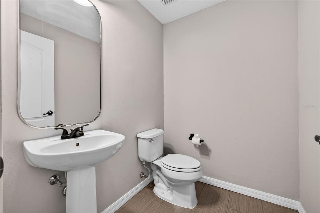 For Sale: $379,000 (2 beds, 2 baths, 1724 Square Feet)