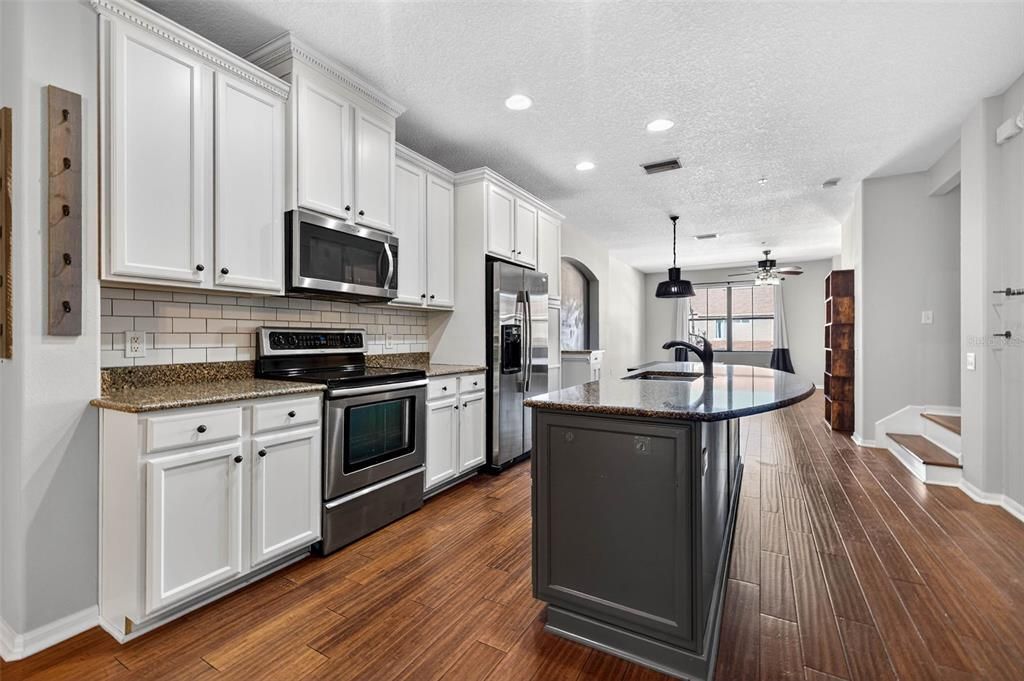 For Sale: $379,000 (2 beds, 2 baths, 1724 Square Feet)