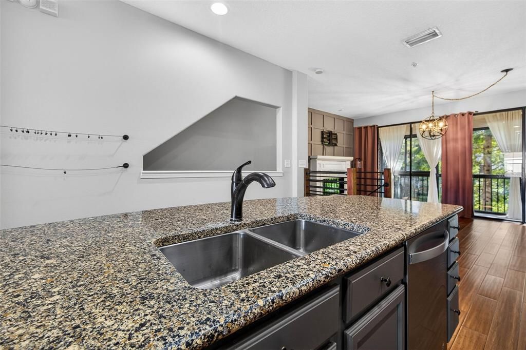 For Sale: $379,000 (2 beds, 2 baths, 1724 Square Feet)