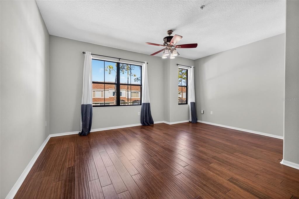 For Sale: $379,000 (2 beds, 2 baths, 1724 Square Feet)