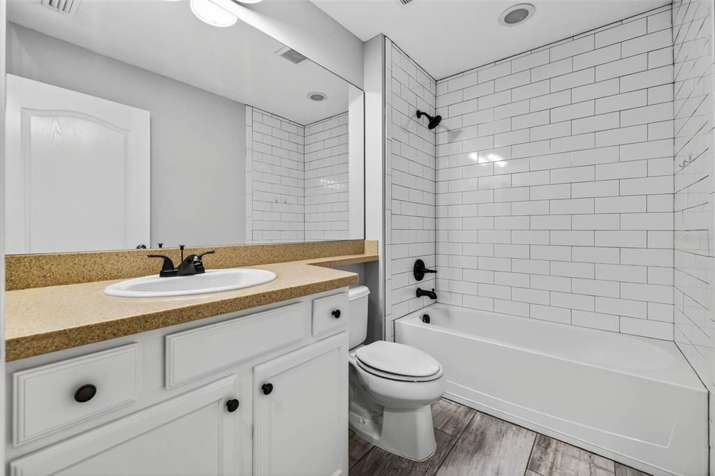 For Sale: $379,000 (2 beds, 2 baths, 1724 Square Feet)