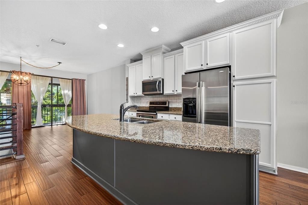 For Sale: $379,000 (2 beds, 2 baths, 1724 Square Feet)