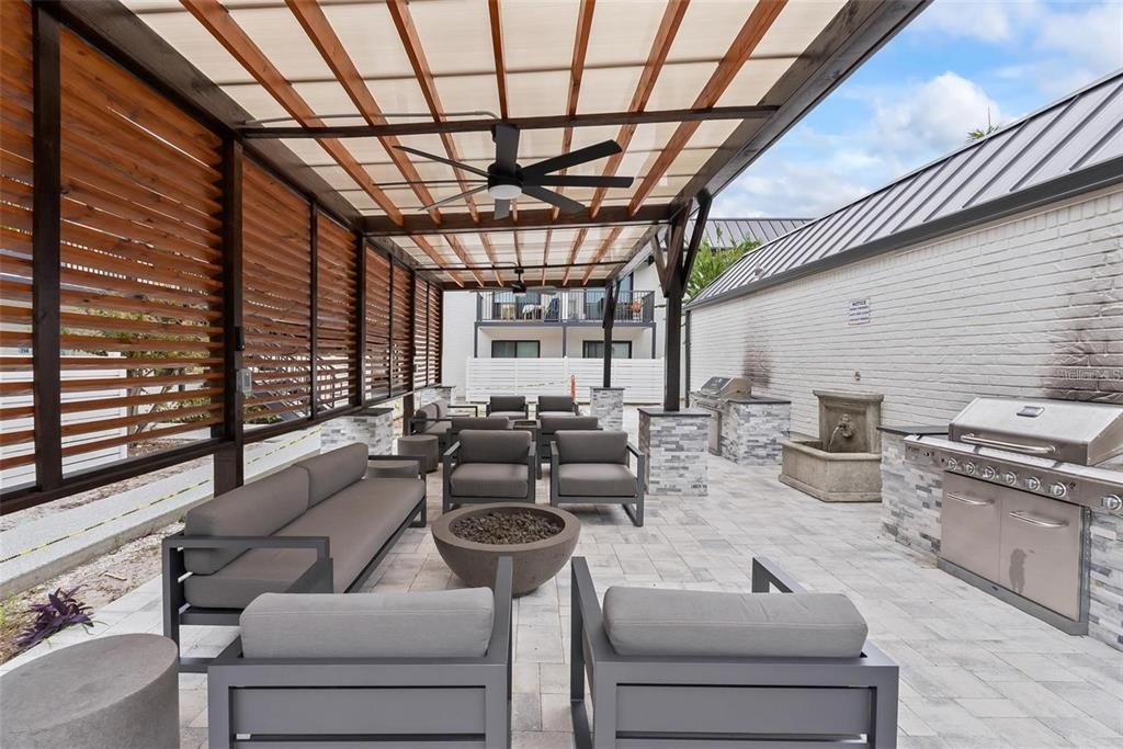 For Rent: $1,500 (1 beds, 1 baths, 702 Square Feet)