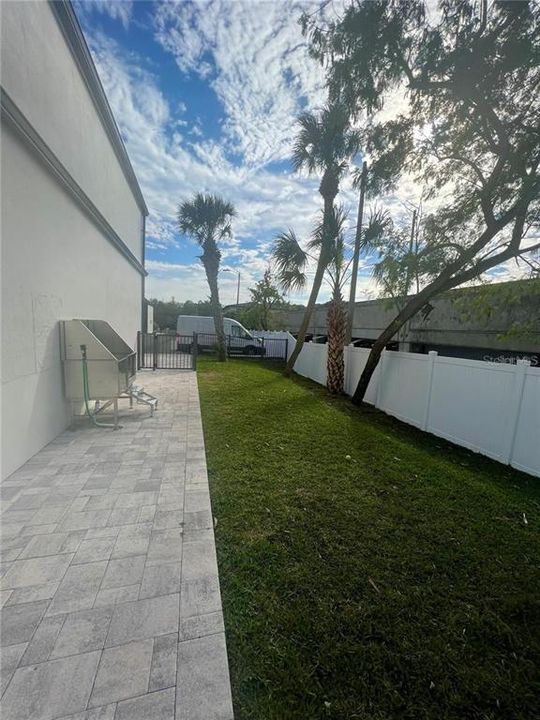 For Rent: $1,500 (1 beds, 1 baths, 702 Square Feet)