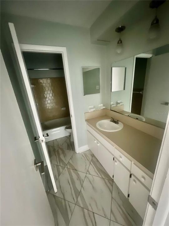 For Rent: $1,500 (1 beds, 1 baths, 702 Square Feet)