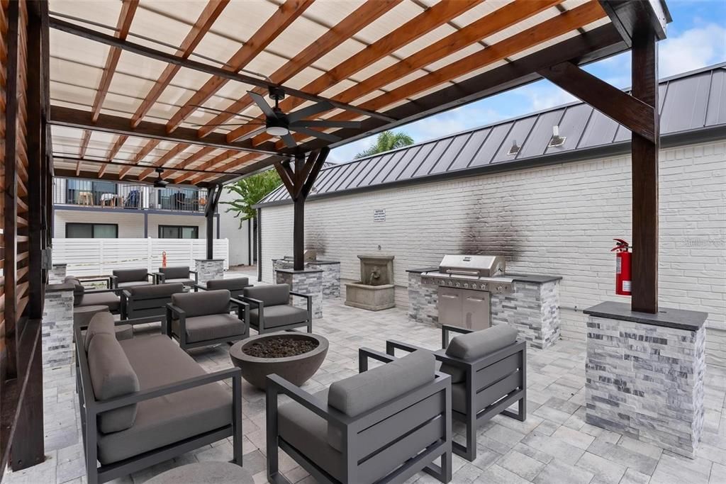 For Rent: $1,500 (1 beds, 1 baths, 702 Square Feet)