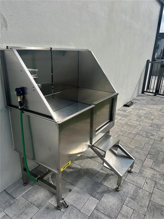 For Rent: $1,500 (1 beds, 1 baths, 702 Square Feet)