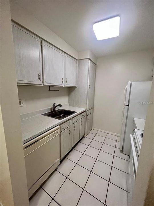 For Rent: $1,500 (1 beds, 1 baths, 702 Square Feet)