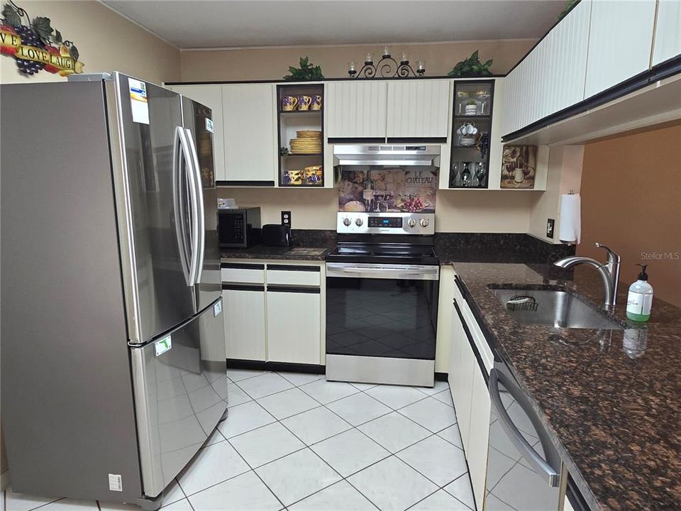 For Sale: $205,000 (2 beds, 2 baths, 1269 Square Feet)