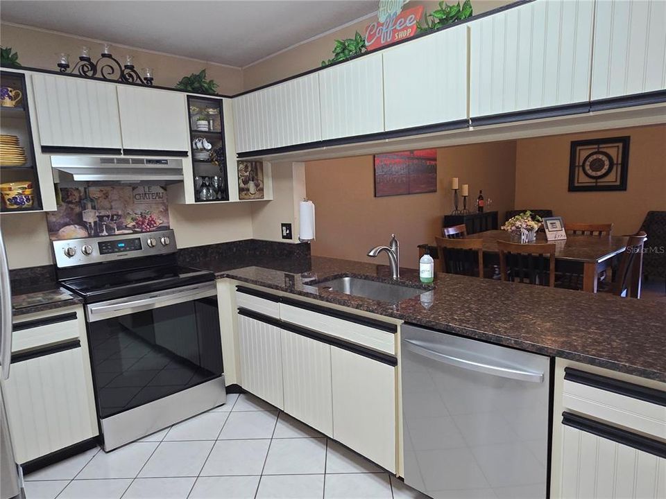 For Sale: $205,000 (2 beds, 2 baths, 1269 Square Feet)