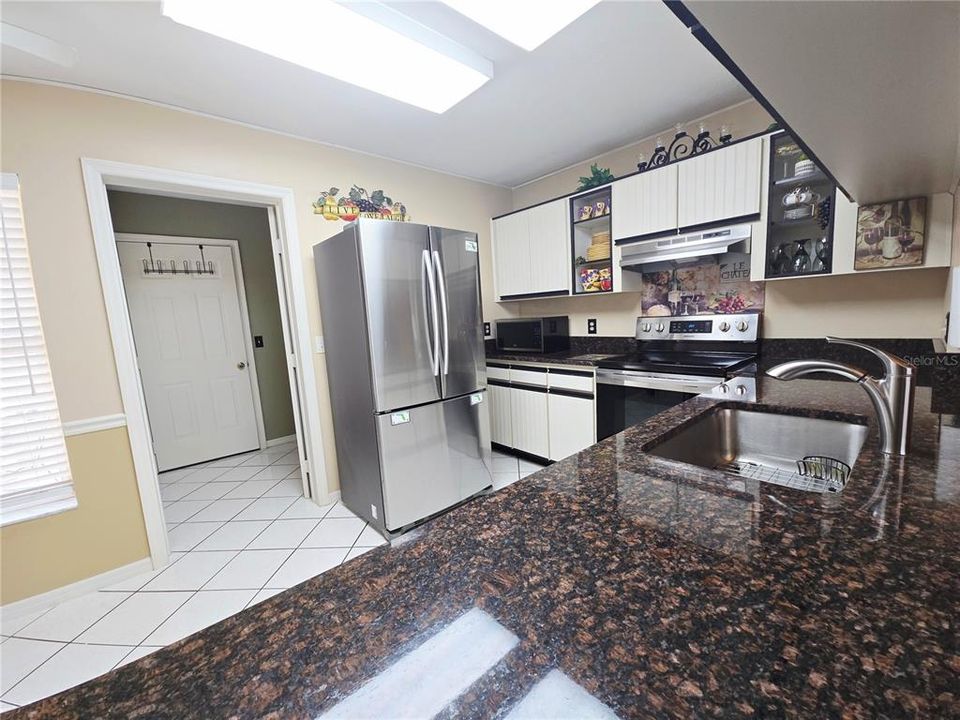 For Sale: $205,000 (2 beds, 2 baths, 1269 Square Feet)