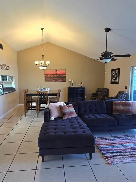 For Sale: $205,000 (2 beds, 2 baths, 1269 Square Feet)