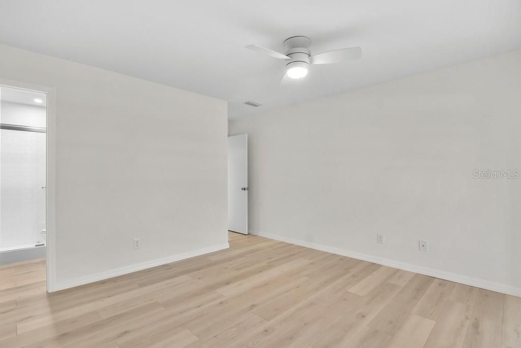 For Sale: $160,000 (2 beds, 2 baths, 1000 Square Feet)