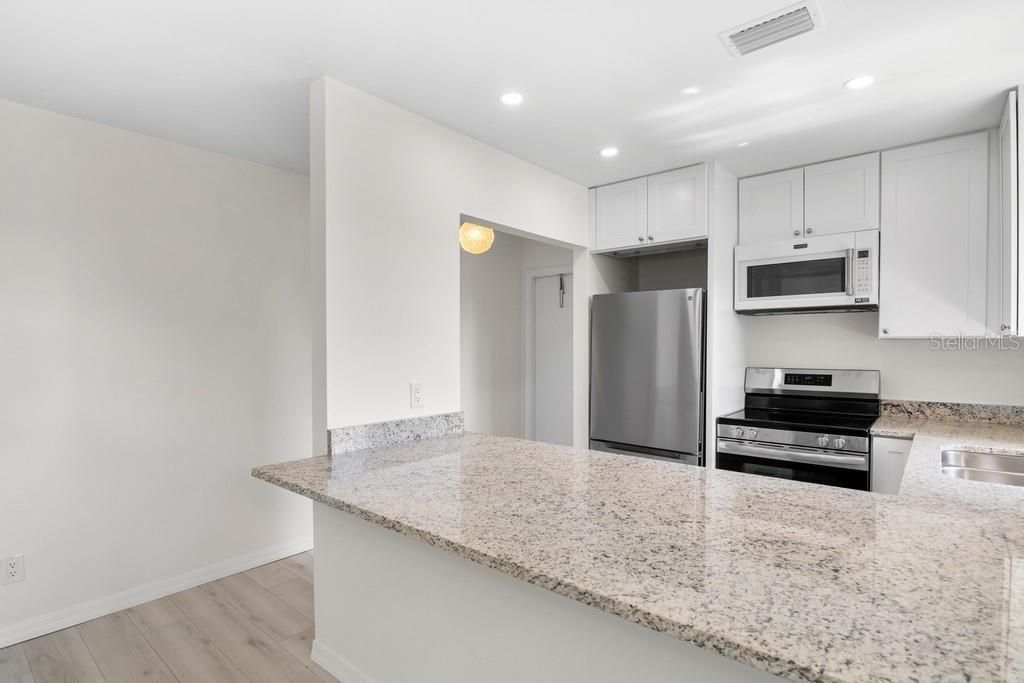 For Sale: $160,000 (2 beds, 2 baths, 1000 Square Feet)