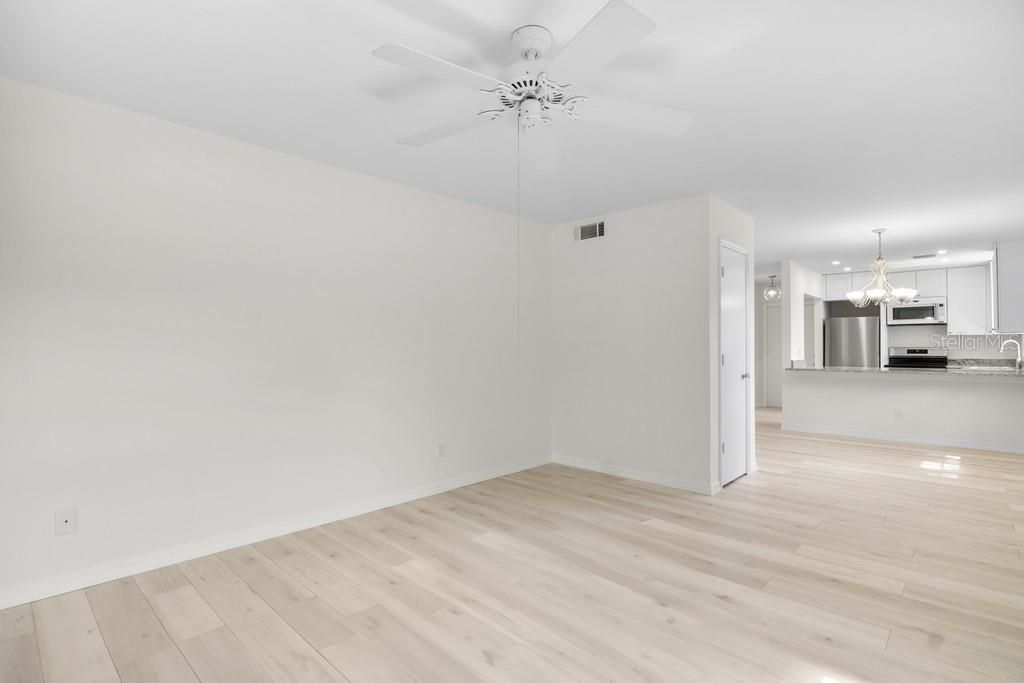 For Sale: $160,000 (2 beds, 2 baths, 1000 Square Feet)