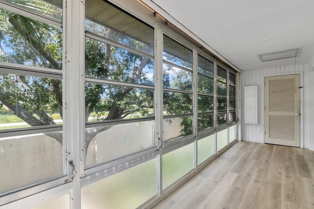 For Sale: $160,000 (2 beds, 2 baths, 1000 Square Feet)