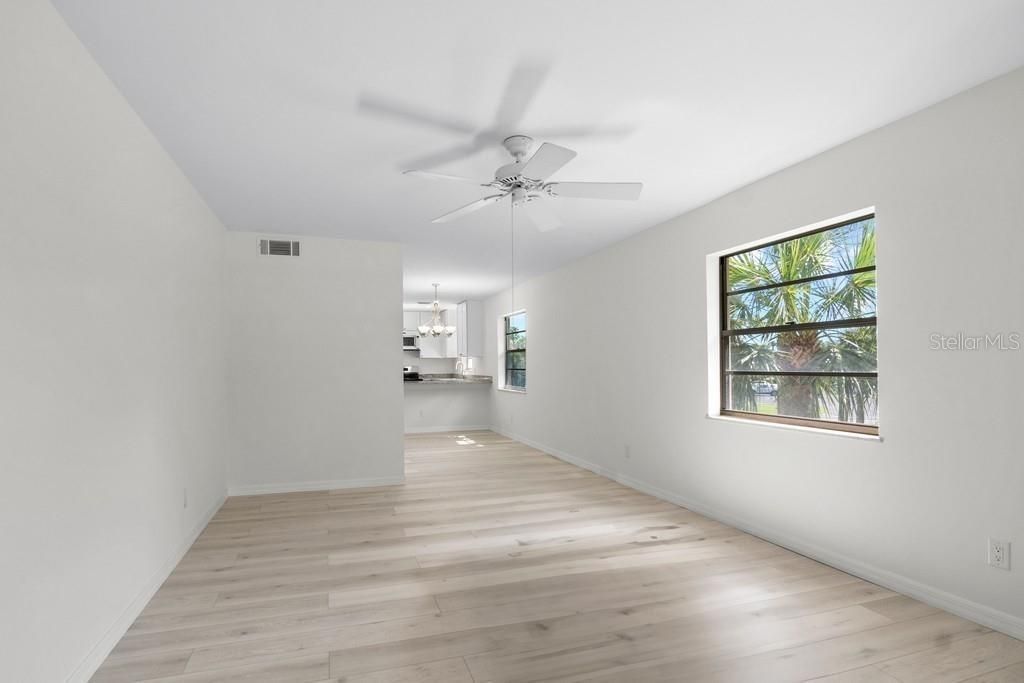 For Sale: $160,000 (2 beds, 2 baths, 1000 Square Feet)