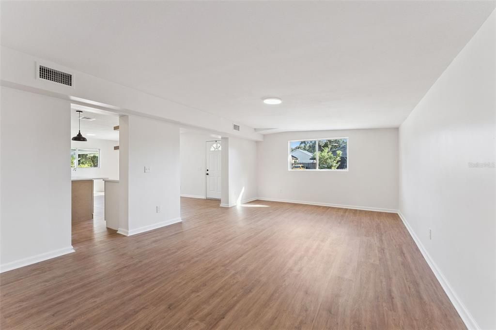 待售: $569,990 (4 贝兹, 2 浴室, 1893 平方英尺)