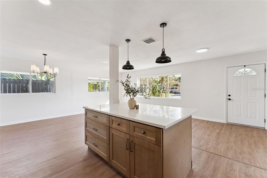 待售: $569,990 (4 贝兹, 2 浴室, 1893 平方英尺)