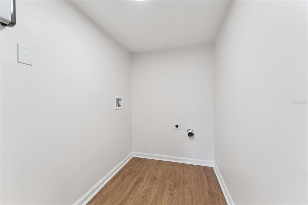 待售: $569,990 (4 贝兹, 2 浴室, 1893 平方英尺)