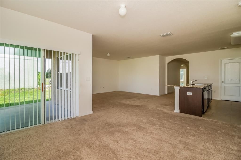 For Rent: $1,715 (3 beds, 2 baths, 1697 Square Feet)