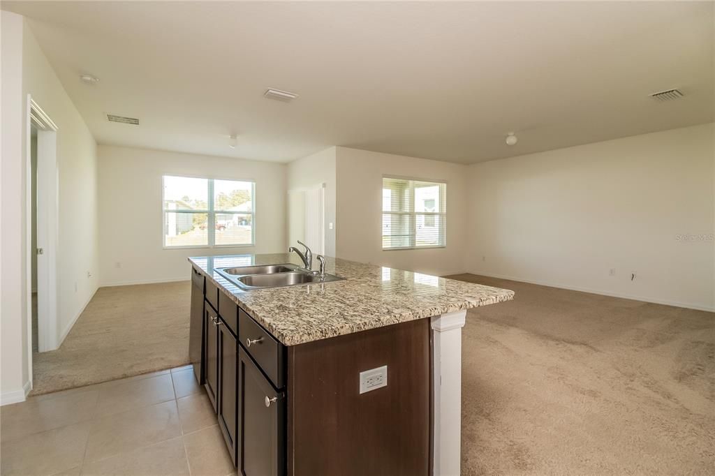 For Rent: $1,715 (3 beds, 2 baths, 1697 Square Feet)