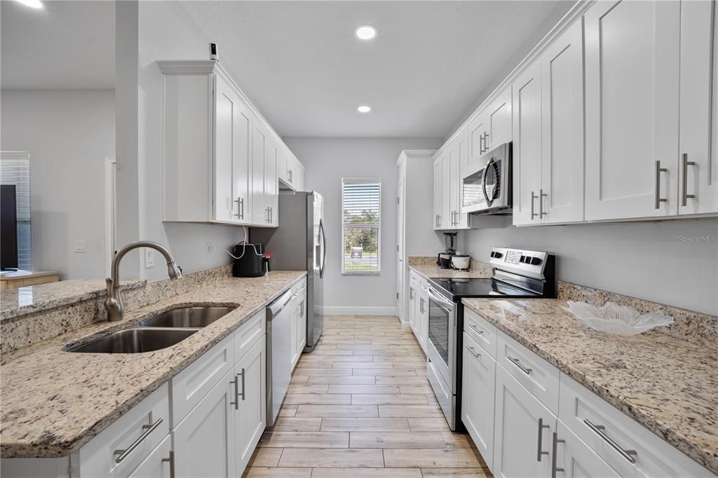 For Sale: $330,000 (3 beds, 2 baths, 1273 Square Feet)