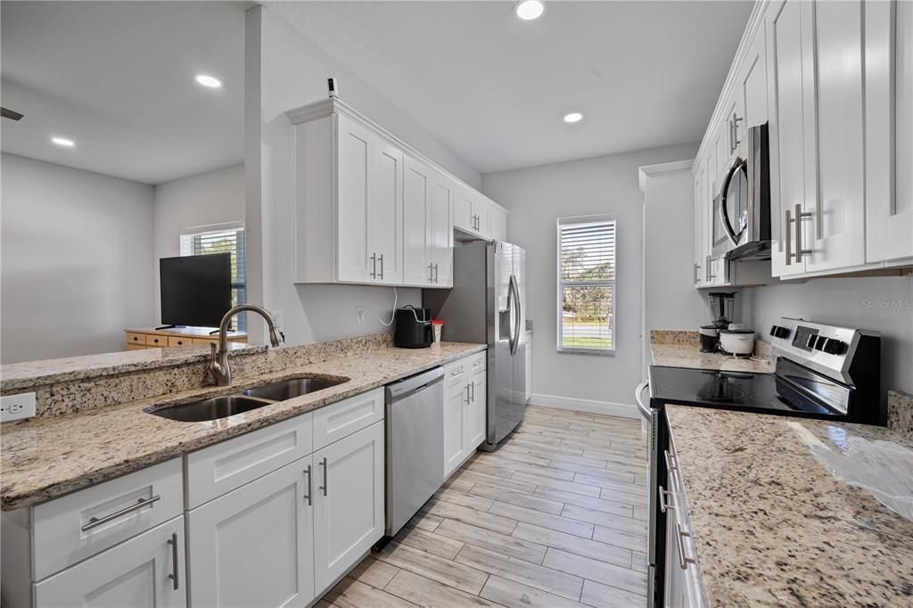 For Sale: $330,000 (3 beds, 2 baths, 1273 Square Feet)