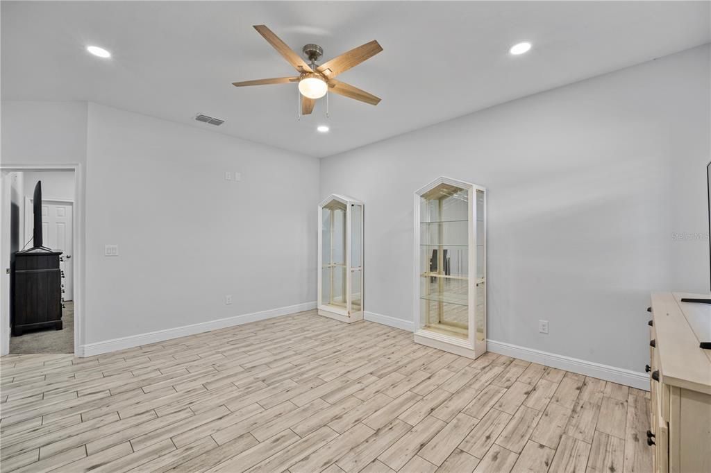 For Sale: $330,000 (3 beds, 2 baths, 1273 Square Feet)