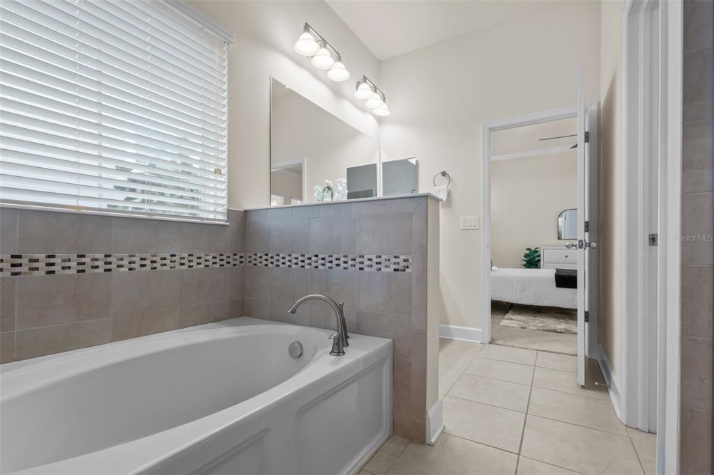 Active With Contract: $465,000 (3 beds, 2 baths, 1779 Square Feet)