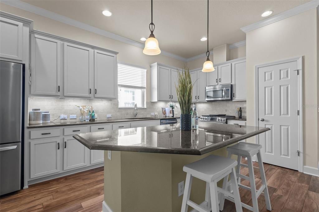 Active With Contract: $465,000 (3 beds, 2 baths, 1779 Square Feet)