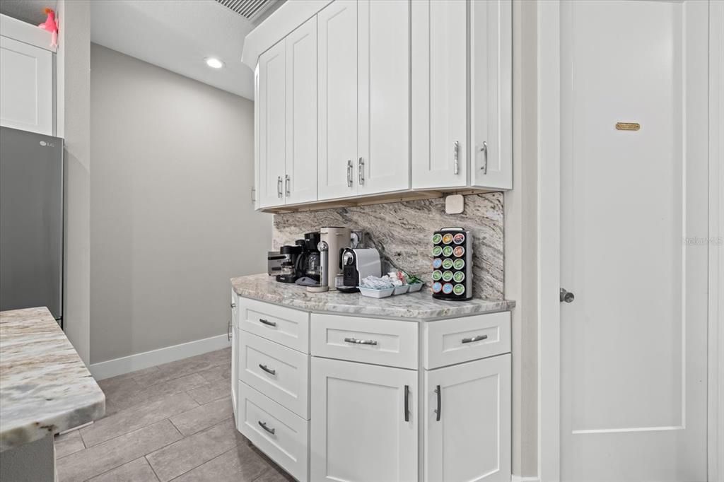 出租: $4,000 (3 贝兹, 2 浴室, 1759 平方英尺)