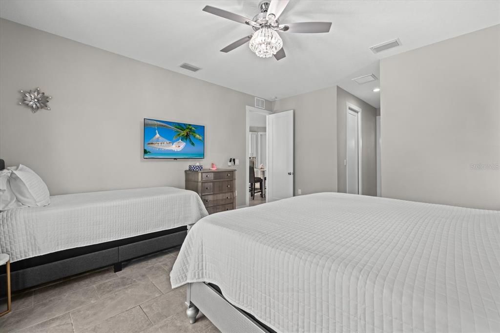 出租: $4,000 (3 贝兹, 2 浴室, 1759 平方英尺)