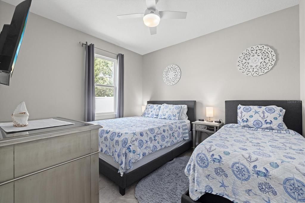 出租: $4,000 (3 贝兹, 2 浴室, 1759 平方英尺)