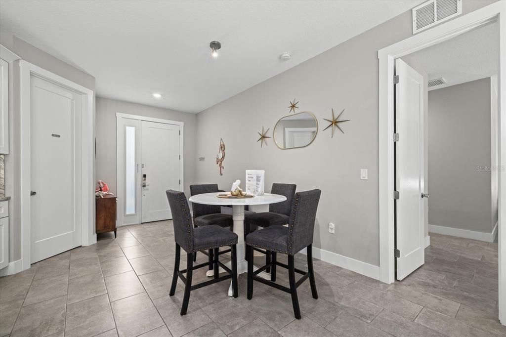 出租: $4,000 (3 贝兹, 2 浴室, 1759 平方英尺)