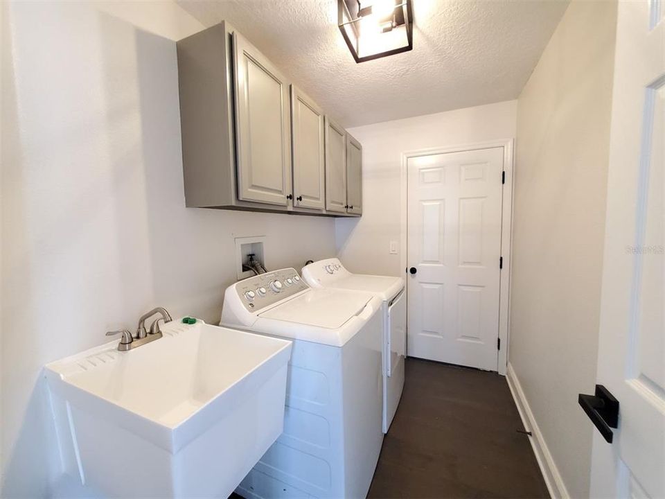 En Venta: $669,900 (5 camas, 3 baños, 2455 Pies cuadrados)