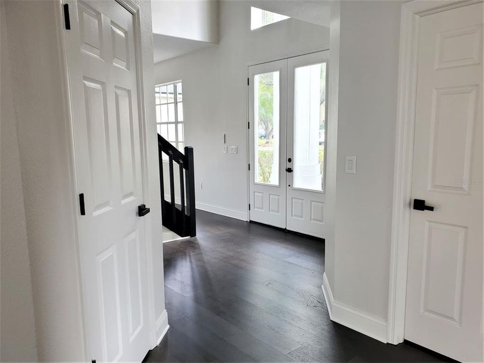 En Venta: $669,900 (5 camas, 3 baños, 2455 Pies cuadrados)