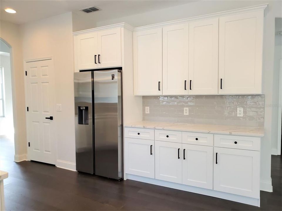 En Venta: $669,900 (5 camas, 3 baños, 2455 Pies cuadrados)