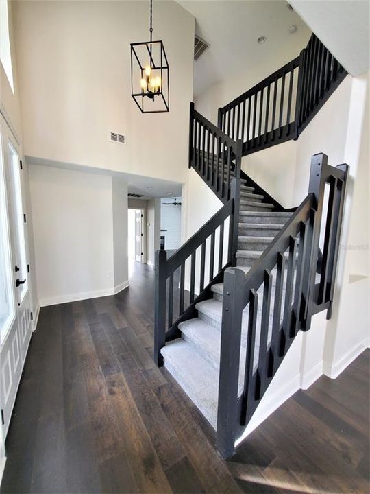 En Venta: $669,900 (5 camas, 3 baños, 2455 Pies cuadrados)