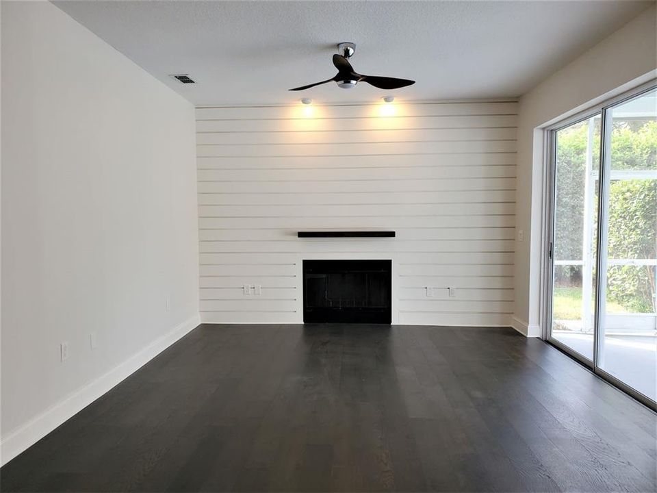 En Venta: $669,900 (5 camas, 3 baños, 2455 Pies cuadrados)