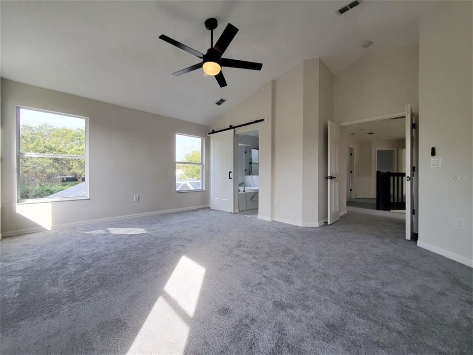 En Venta: $669,900 (5 camas, 3 baños, 2455 Pies cuadrados)