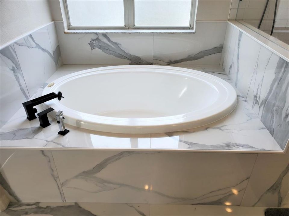 En Venta: $669,900 (5 camas, 3 baños, 2455 Pies cuadrados)