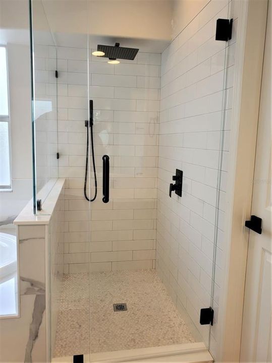 En Venta: $669,900 (5 camas, 3 baños, 2455 Pies cuadrados)