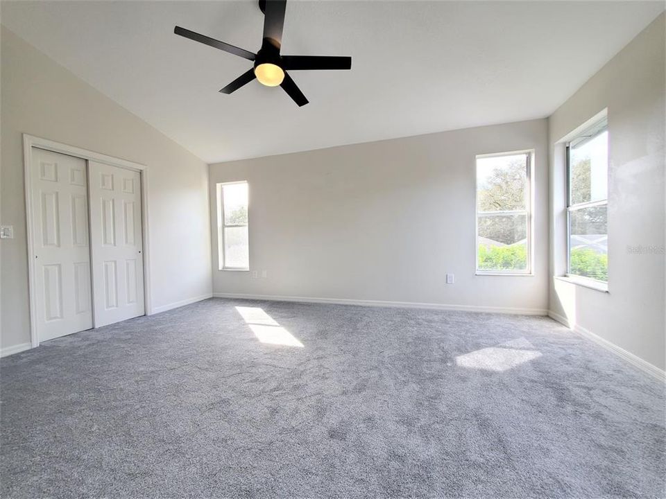 En Venta: $669,900 (5 camas, 3 baños, 2455 Pies cuadrados)